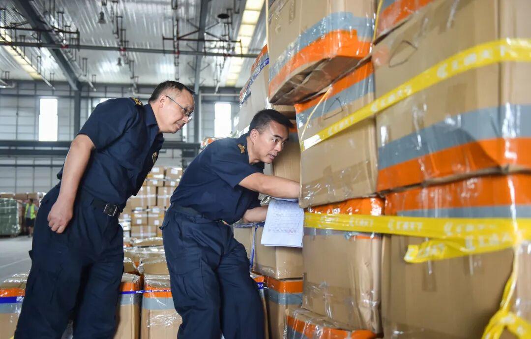 依托GPS定位系統(tǒng)成都跨境電商出口邁入雙機(jī)場秒轉(zhuǎn)時代