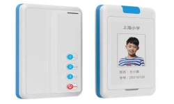 教育部禁止中小學(xué)學(xué)生帶手機，4G通話胸牌GPS脫穎而出